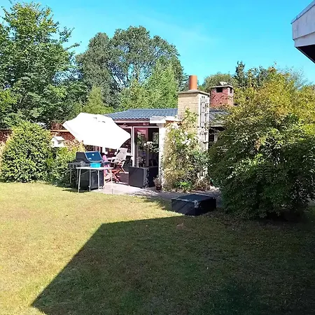 Hébergement de vacances Charming Summer House With A Large Sunny Garden Vejby
