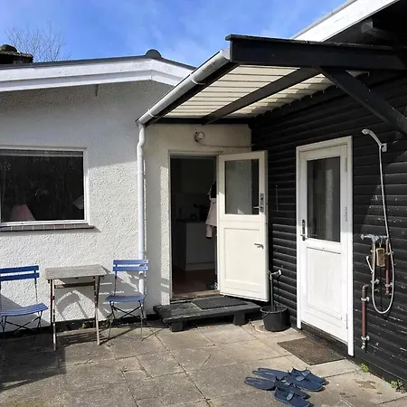 Charming Summer House With A Large Sunny Garden Hébergement de vacances *