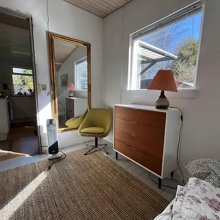 Charming Summer House With A Large Sunny Garden Hébergement de vacances