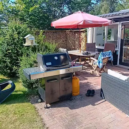 Charming Summer House With A Large Sunny Garden Hébergement de vacances *