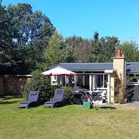 Charming Summer House With A Large Sunny Garden Hébergement de vacances