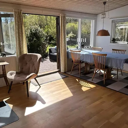 Hébergement de vacances Charming Summer House With A Large Sunny Garden Vejby